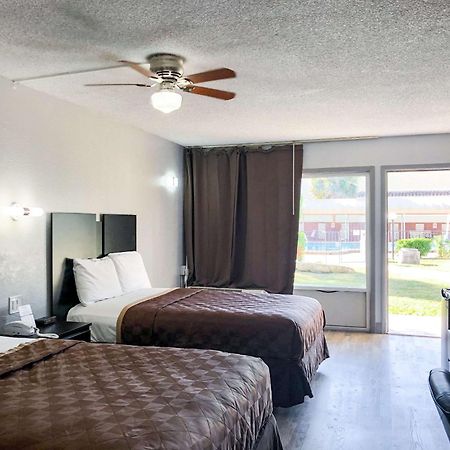 Rodeway Inn Sun City Center Extérieur photo