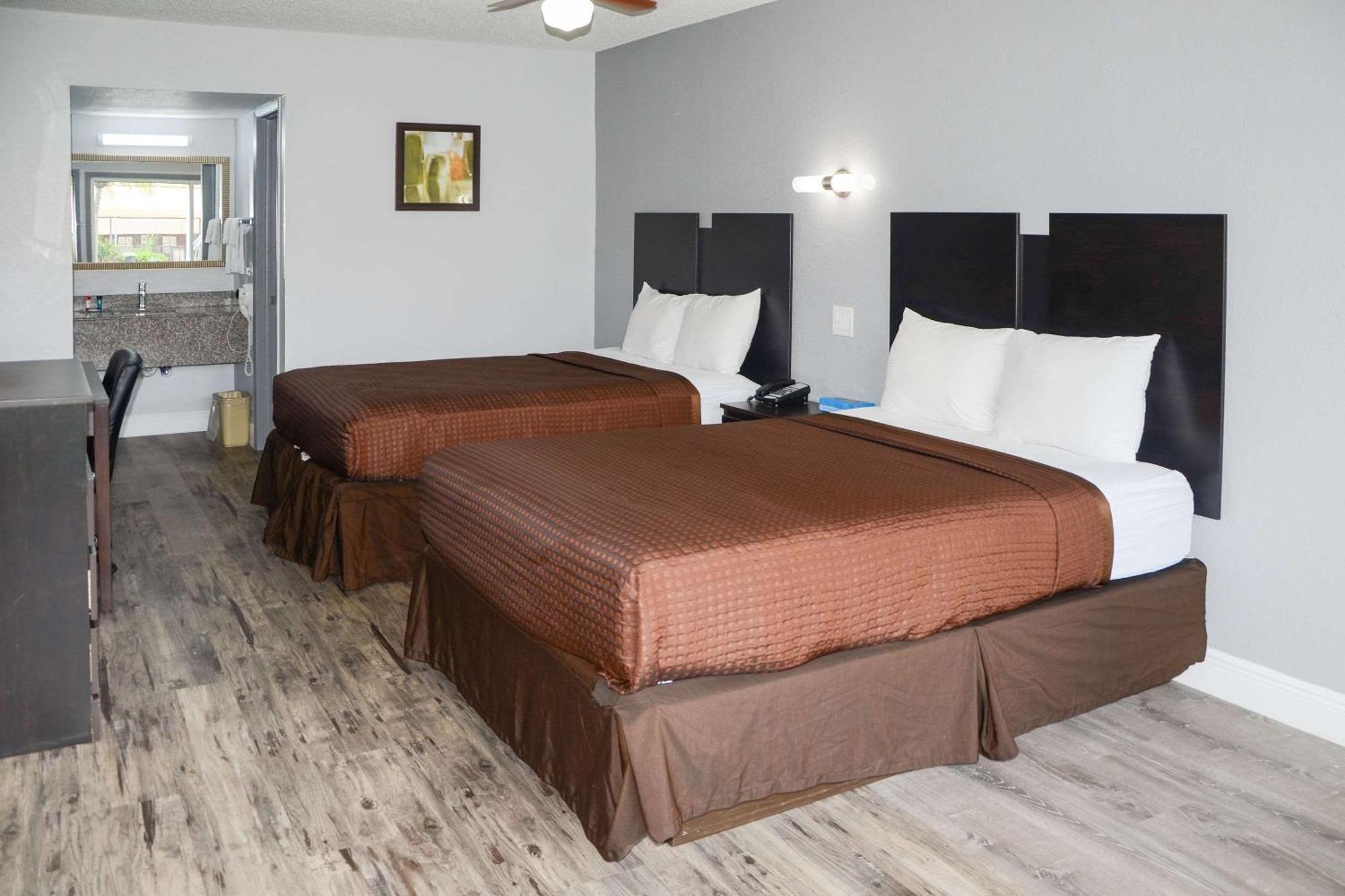 Rodeway Inn Sun City Center Extérieur photo