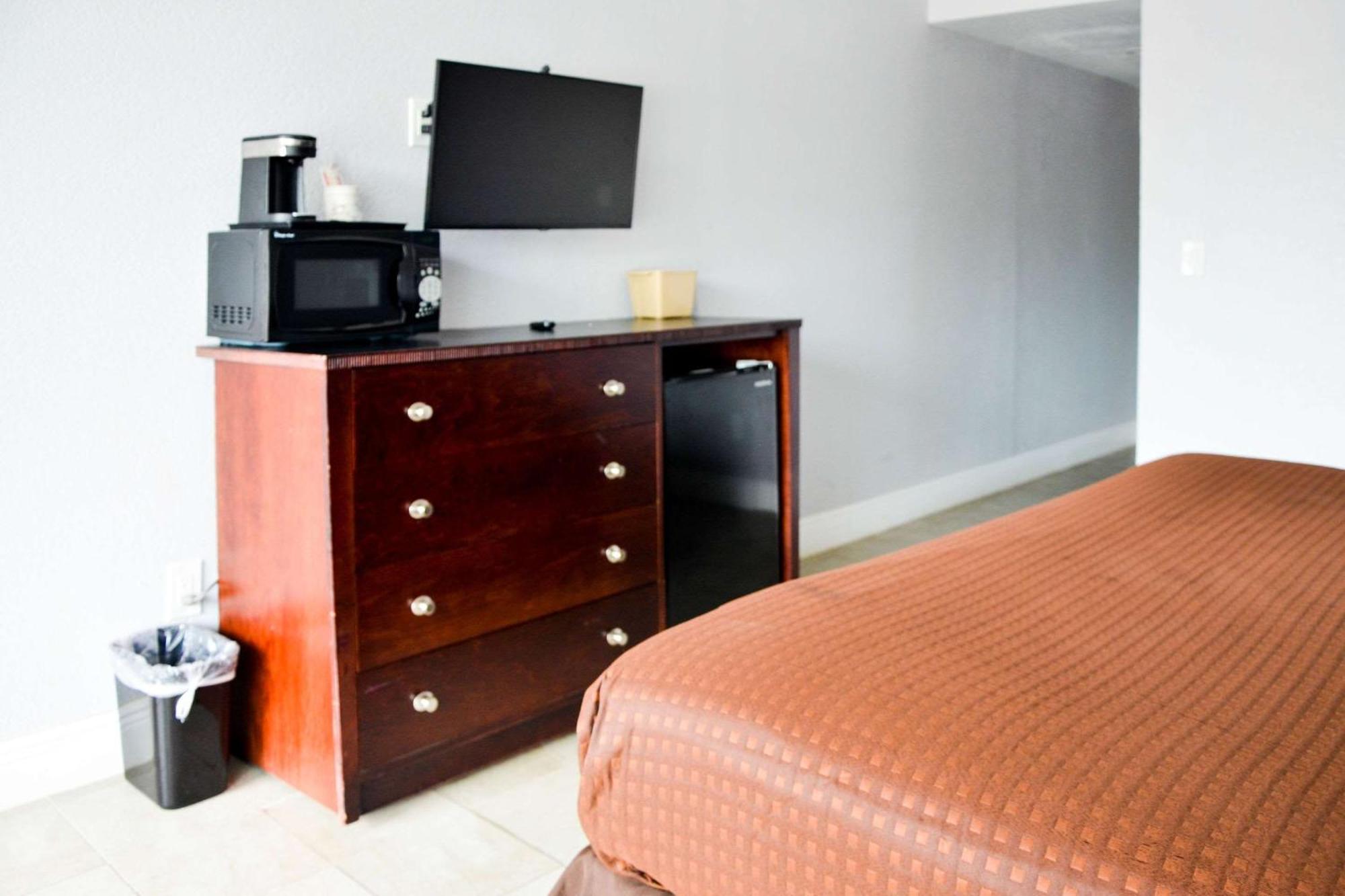 Rodeway Inn Sun City Center Extérieur photo