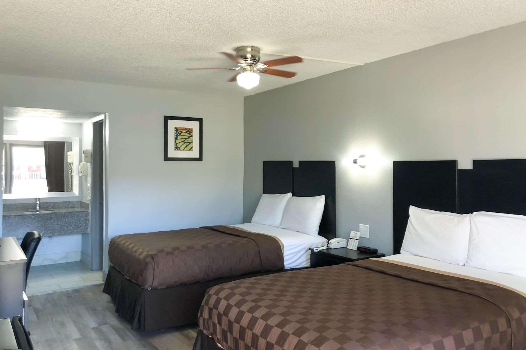 Rodeway Inn Sun City Center Extérieur photo
