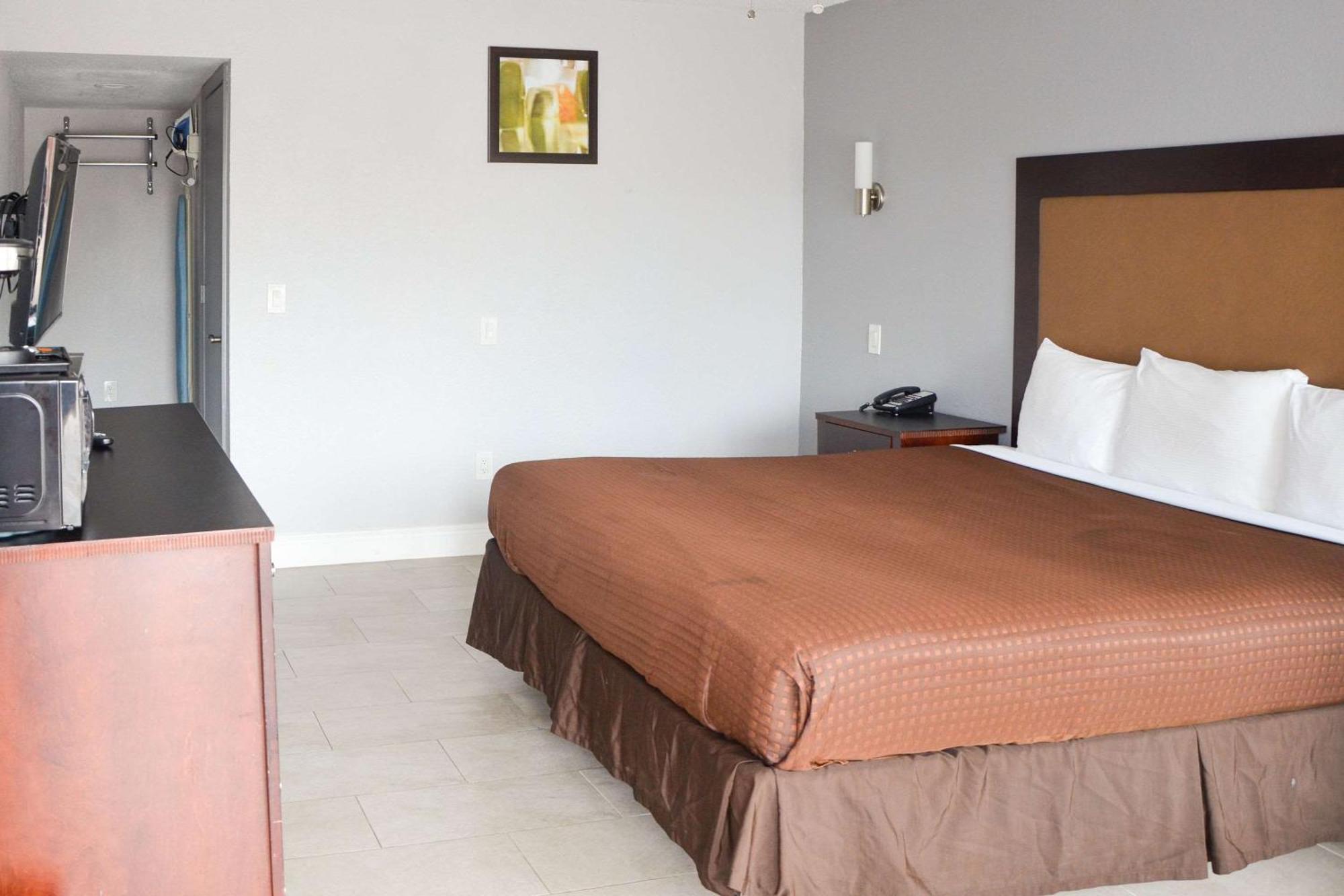 Rodeway Inn Sun City Center Extérieur photo