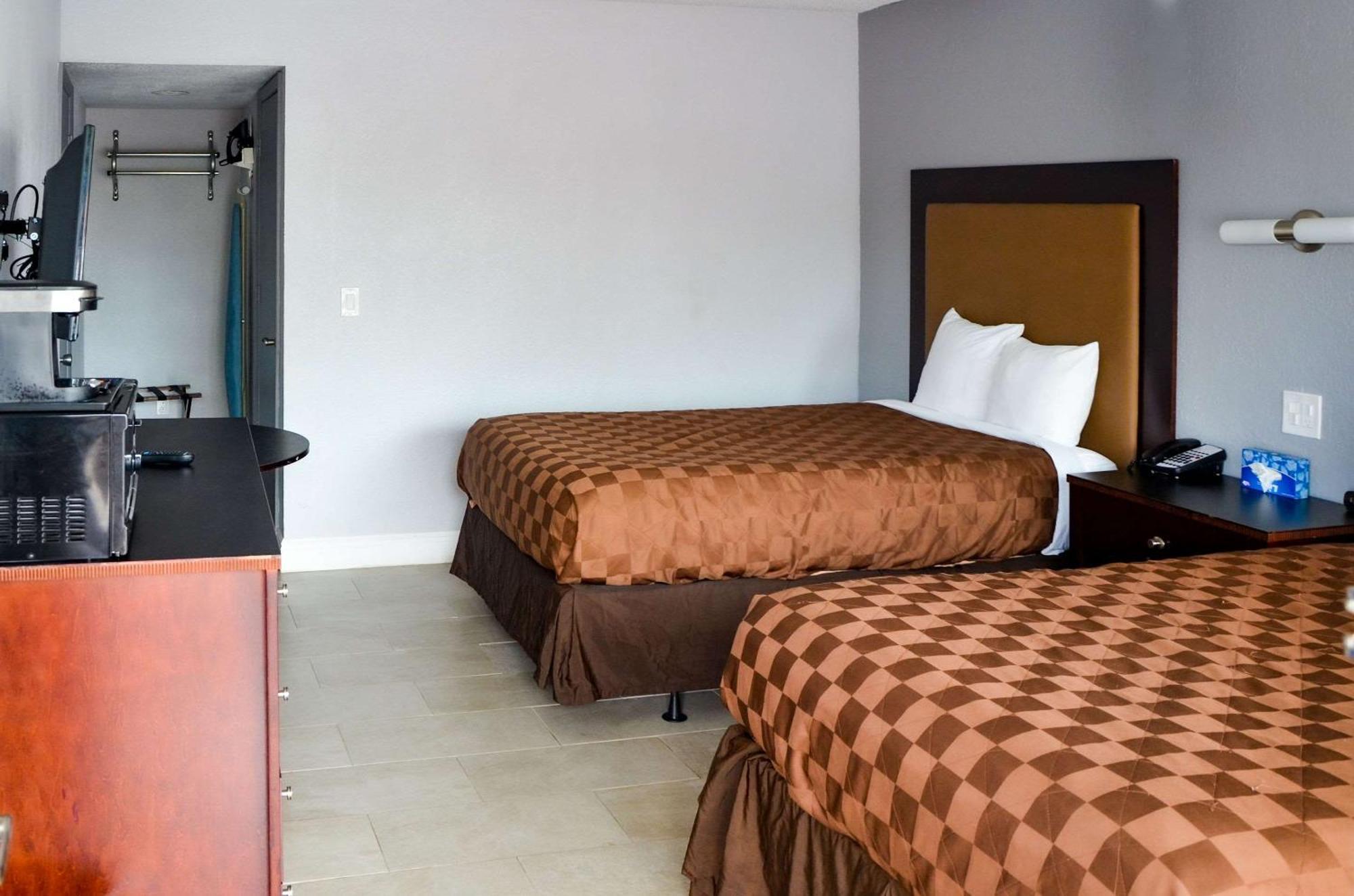 Rodeway Inn Sun City Center Extérieur photo