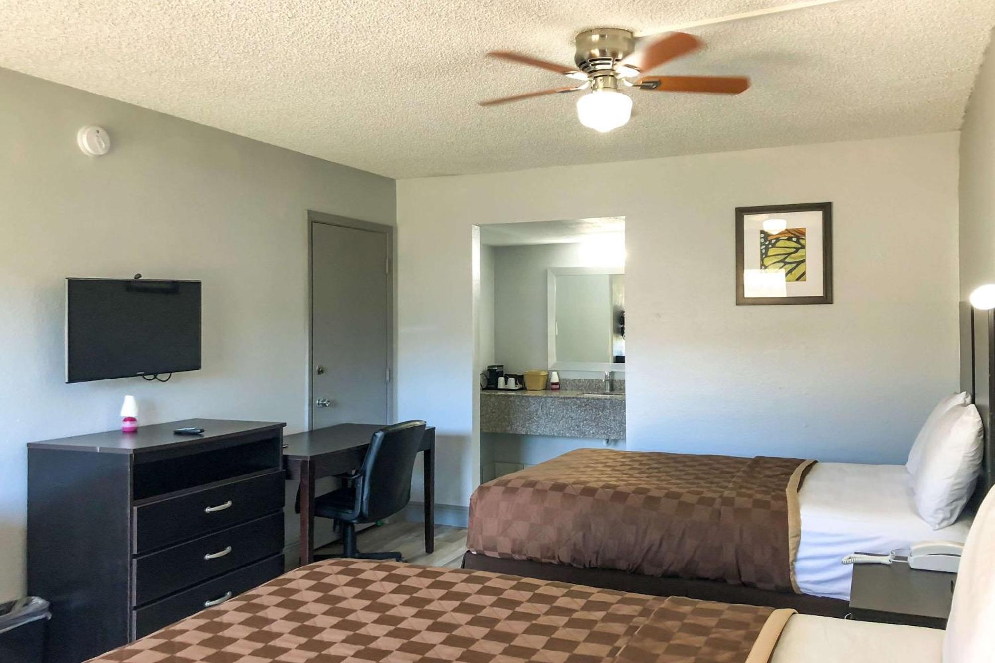 Rodeway Inn Sun City Center Extérieur photo