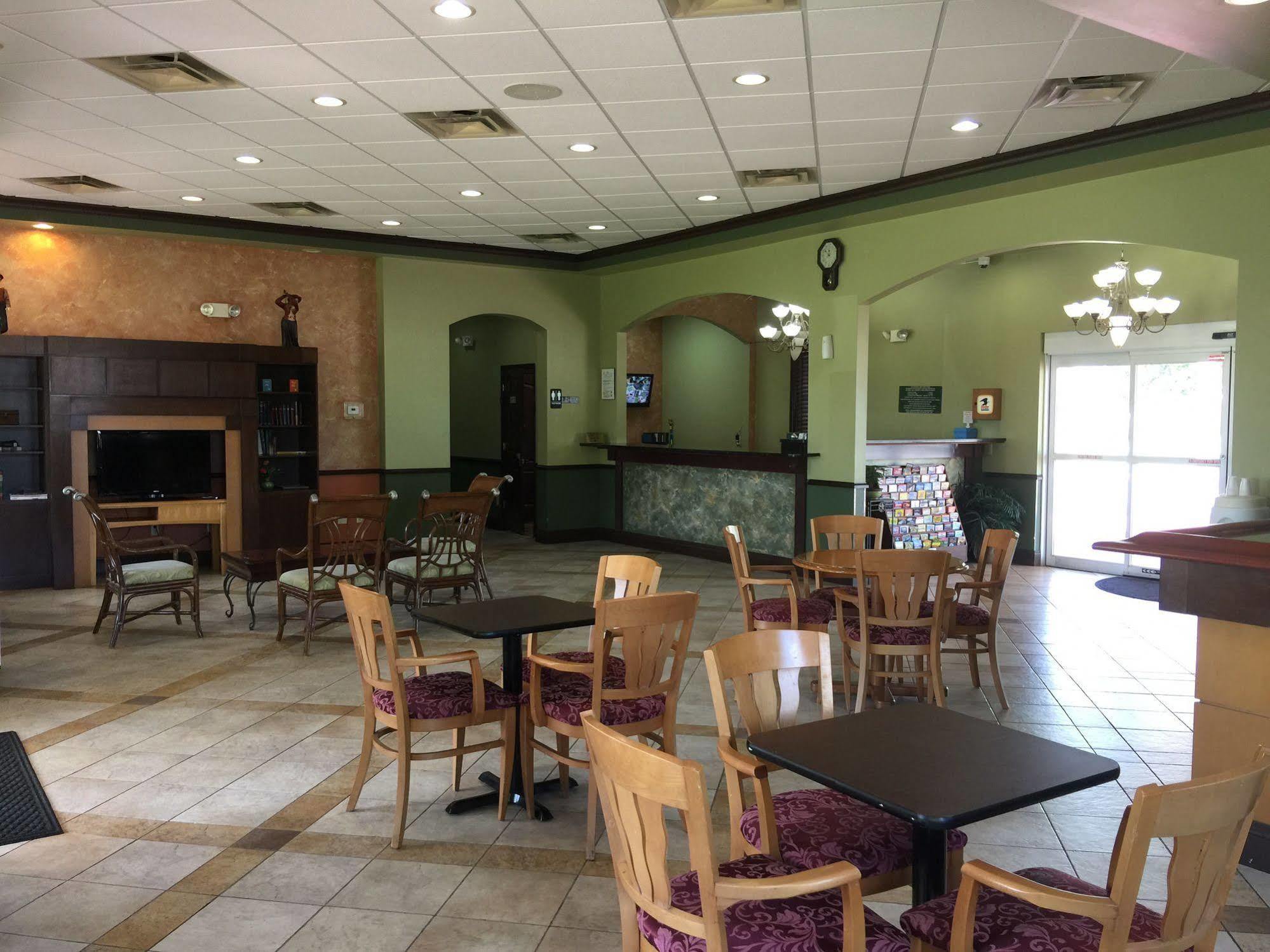 Rodeway Inn Sun City Center Extérieur photo